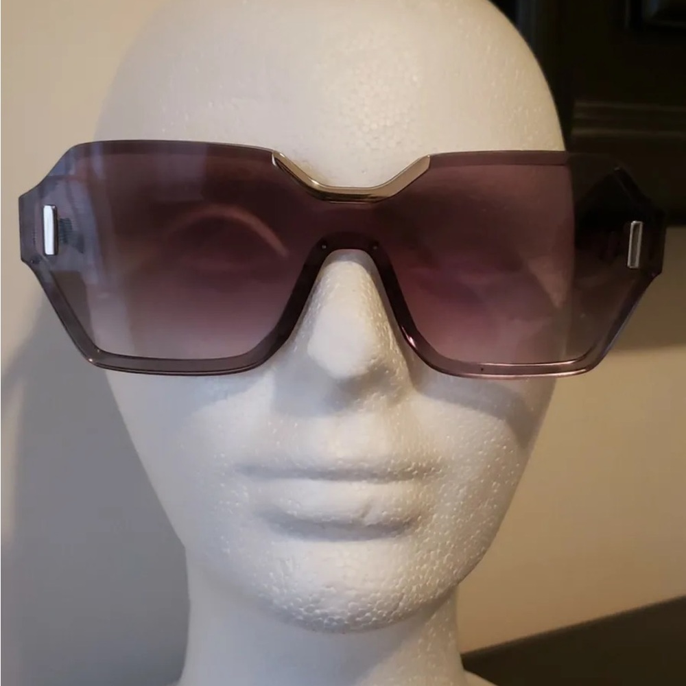 Prada Single Frame Oversized Tortoise Temples Sunglasses - Picture 1 of 12